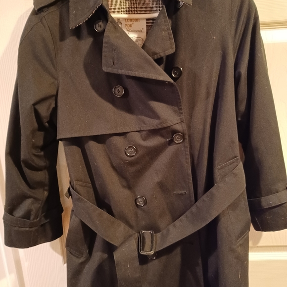 London Fog trench coat with belt and zip out lining black - Picture 5 of 9
